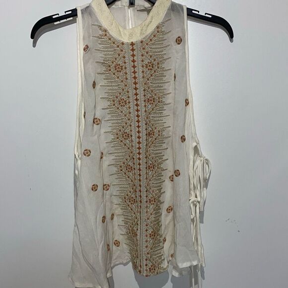 Miss Me Women's Cream Embroidered Lace Up Keyhole Back Sleeveless Blouse Small - Picture 1 of 10